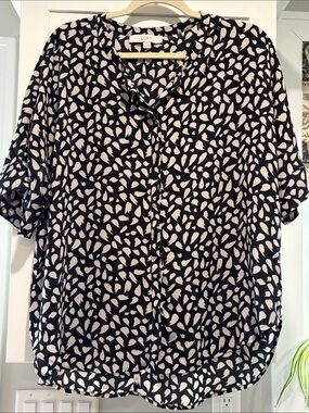 LOFT Navy and Cream Abstract Button-Front Blouse